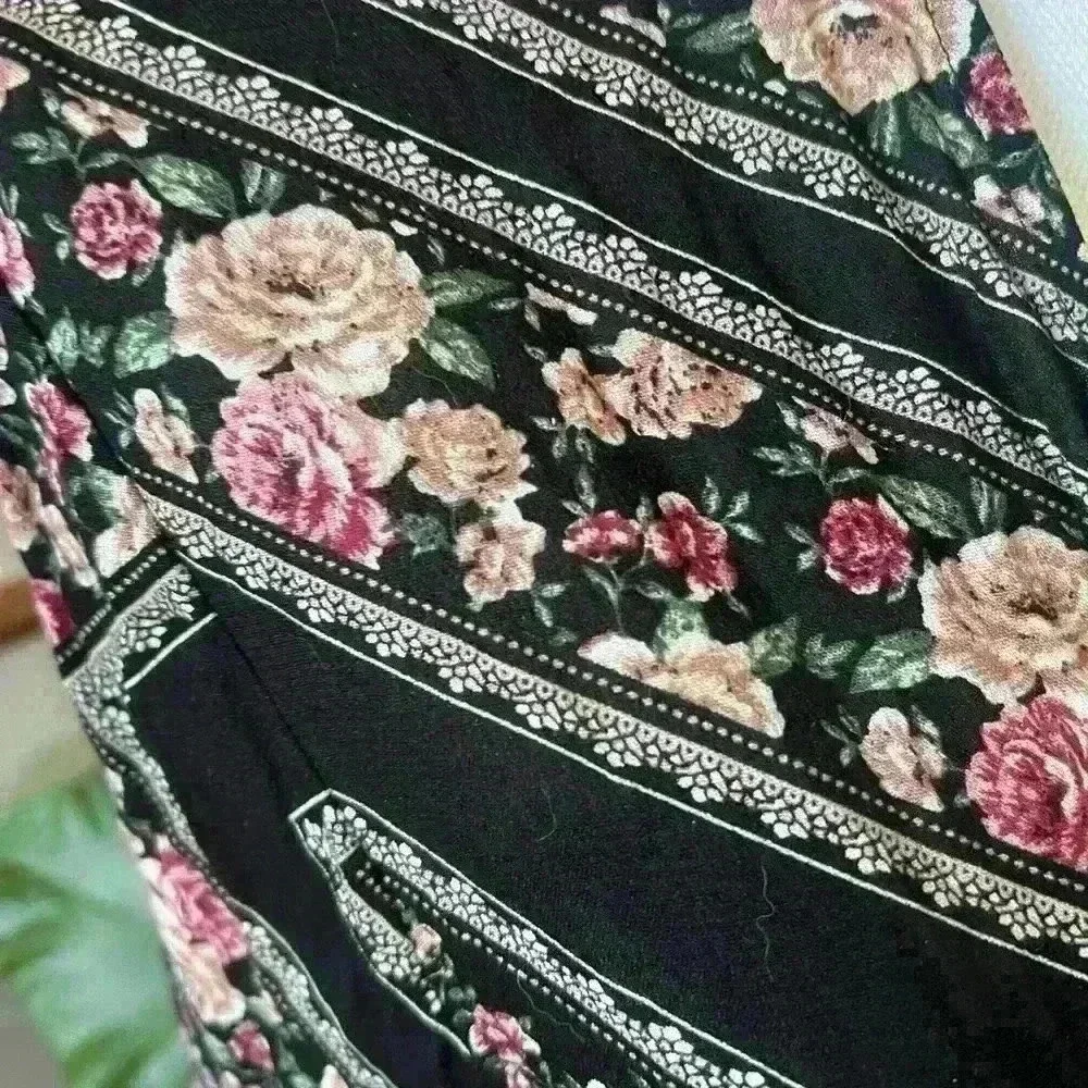 Torrid ladies maxi wrap size 1/2. Excellent condition. Floral black pattern maxi